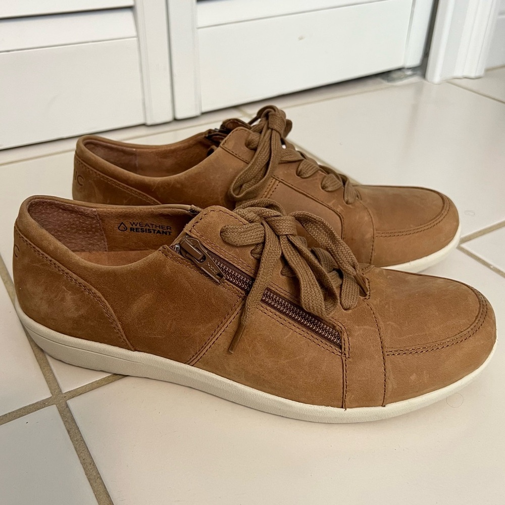 NEW Vionic Abigail Weather Resistant Sneakers Shoes
